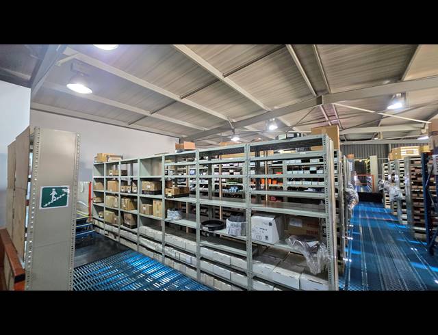 715M² WAREHOUSE TO LET IN SPARTAN